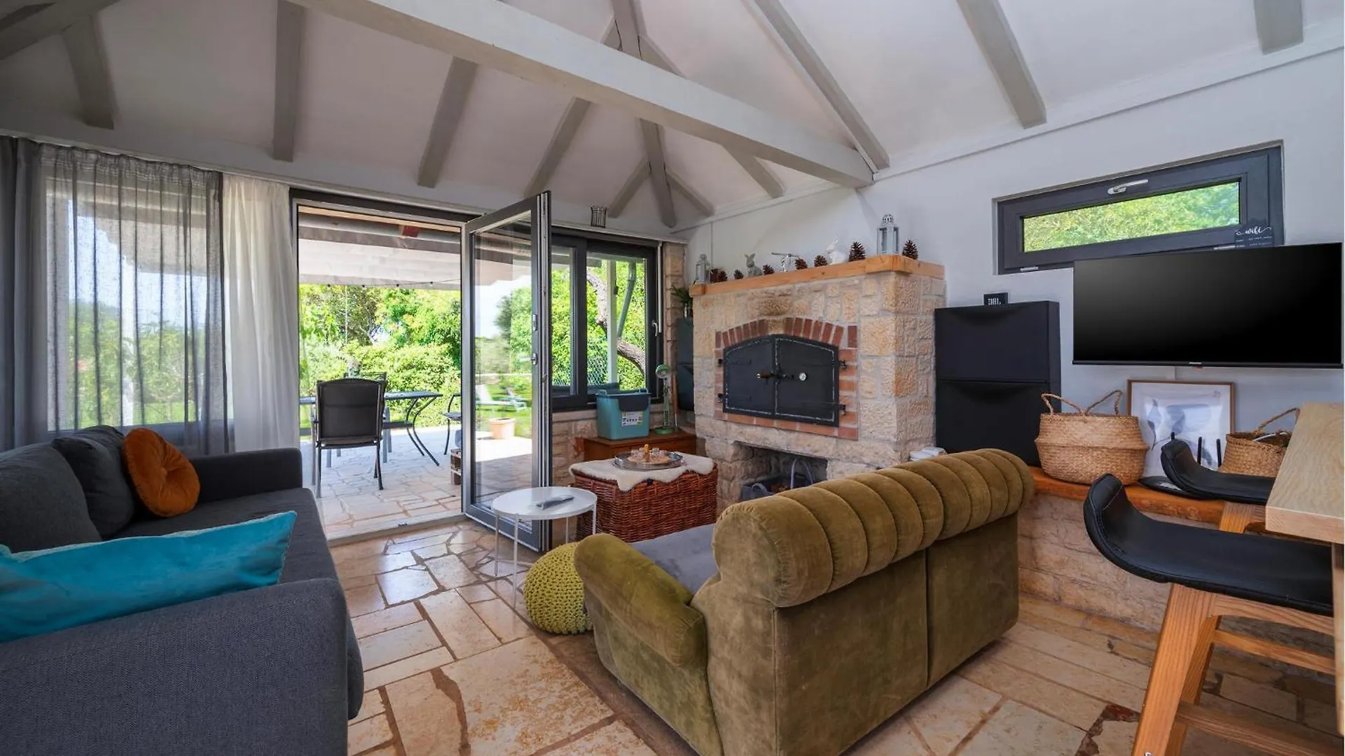 1 Bedroom Awesome Home In Peroj 0*,  Croatia