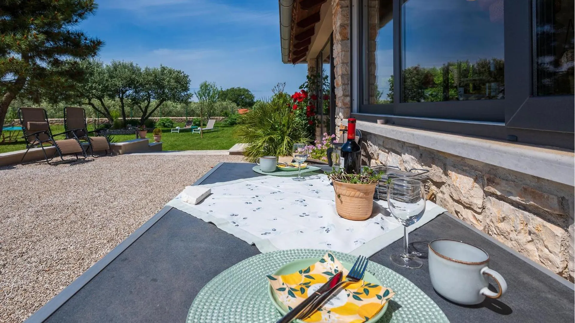 1 Bedroom Awesome Home In Peroj Holiday home