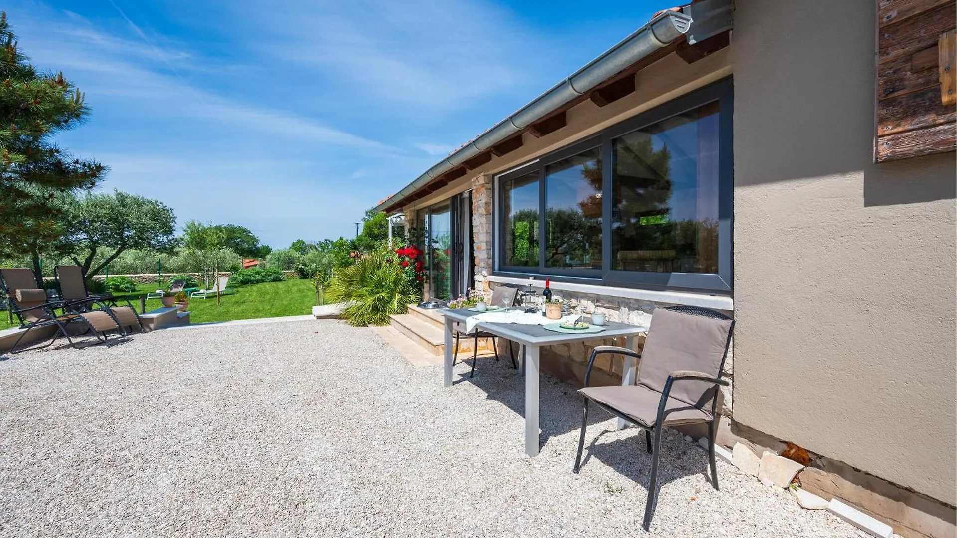 1 Bedroom Awesome Home In Peroj