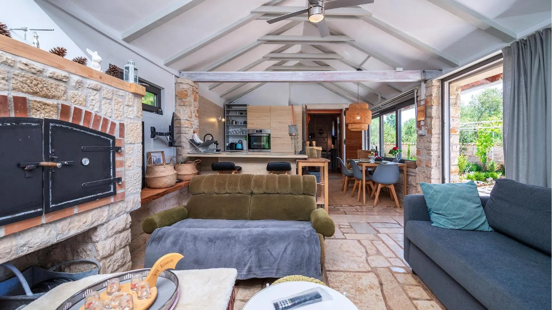 Vakantiehuis 1 Bedroom Awesome Home In Peroj
